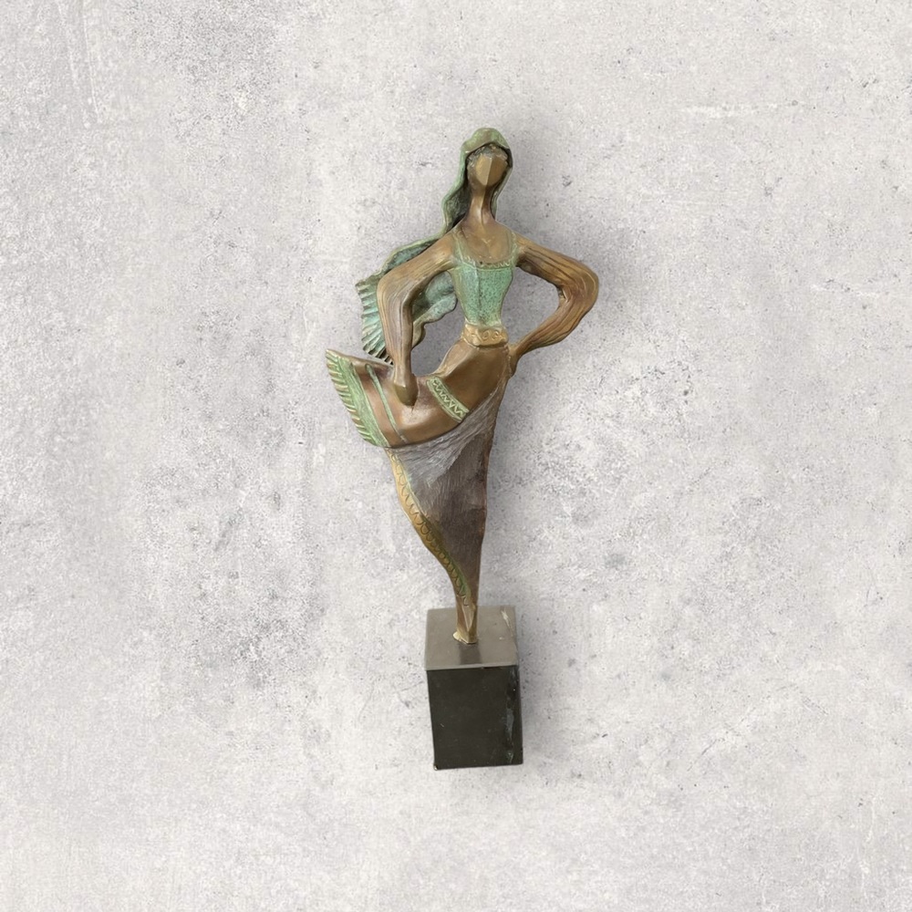 Sisters Are Forever statue